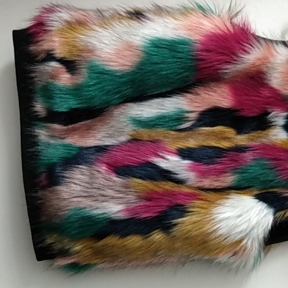 Girls multicolor fur vest, size 10, black knit on bottom, one clasp closure - Picture 7 of 8